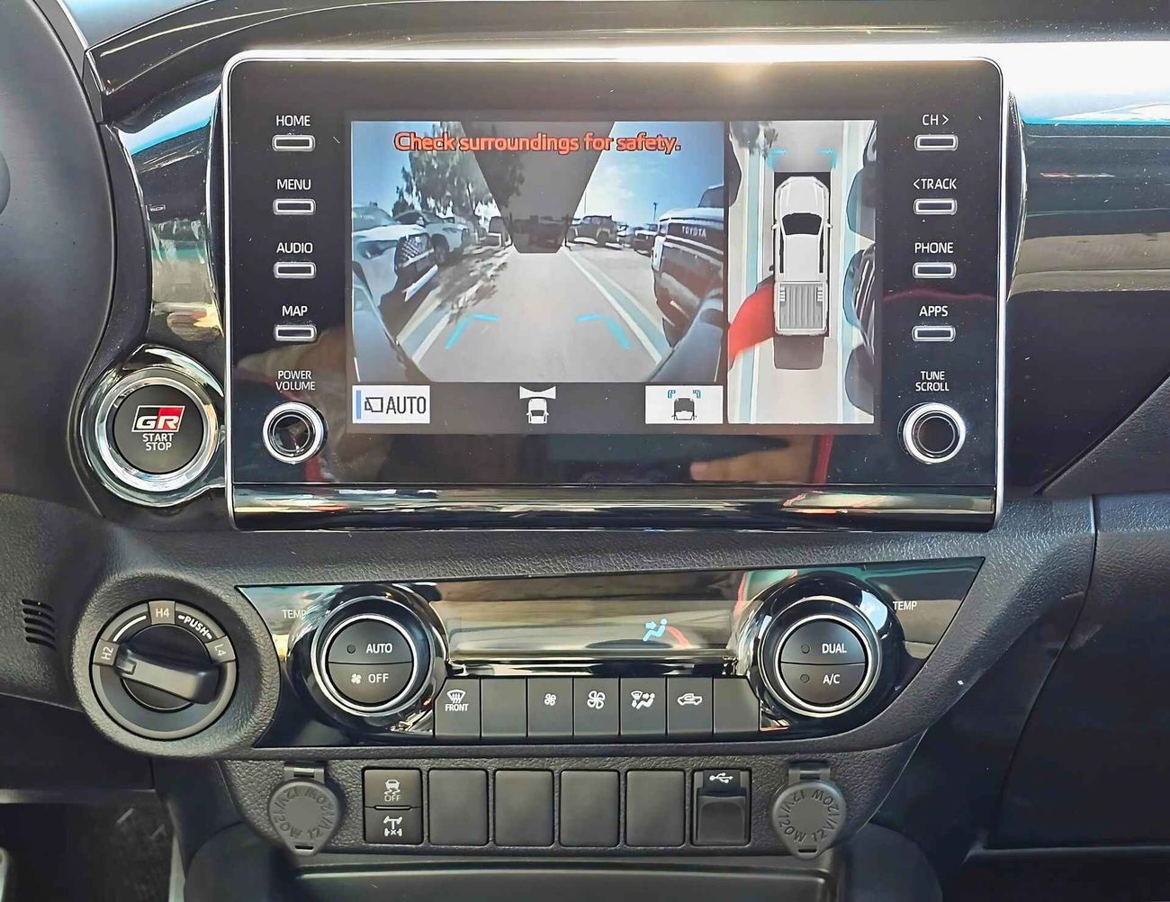 Toyota Hilux GR SPORT / FULL OPTION / 4.0L V6 / BEDLINER, ROOLBAR / PUSH SRTAT / LEATHER SEATS / CODE#GR-S