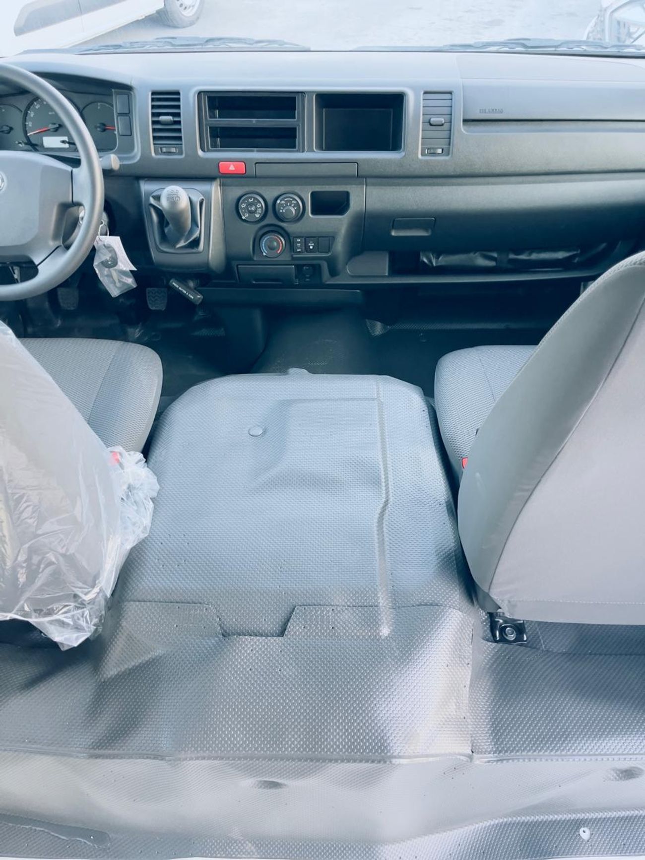 تويوتا هاياس toyota hiace hirgroof cargo glass van