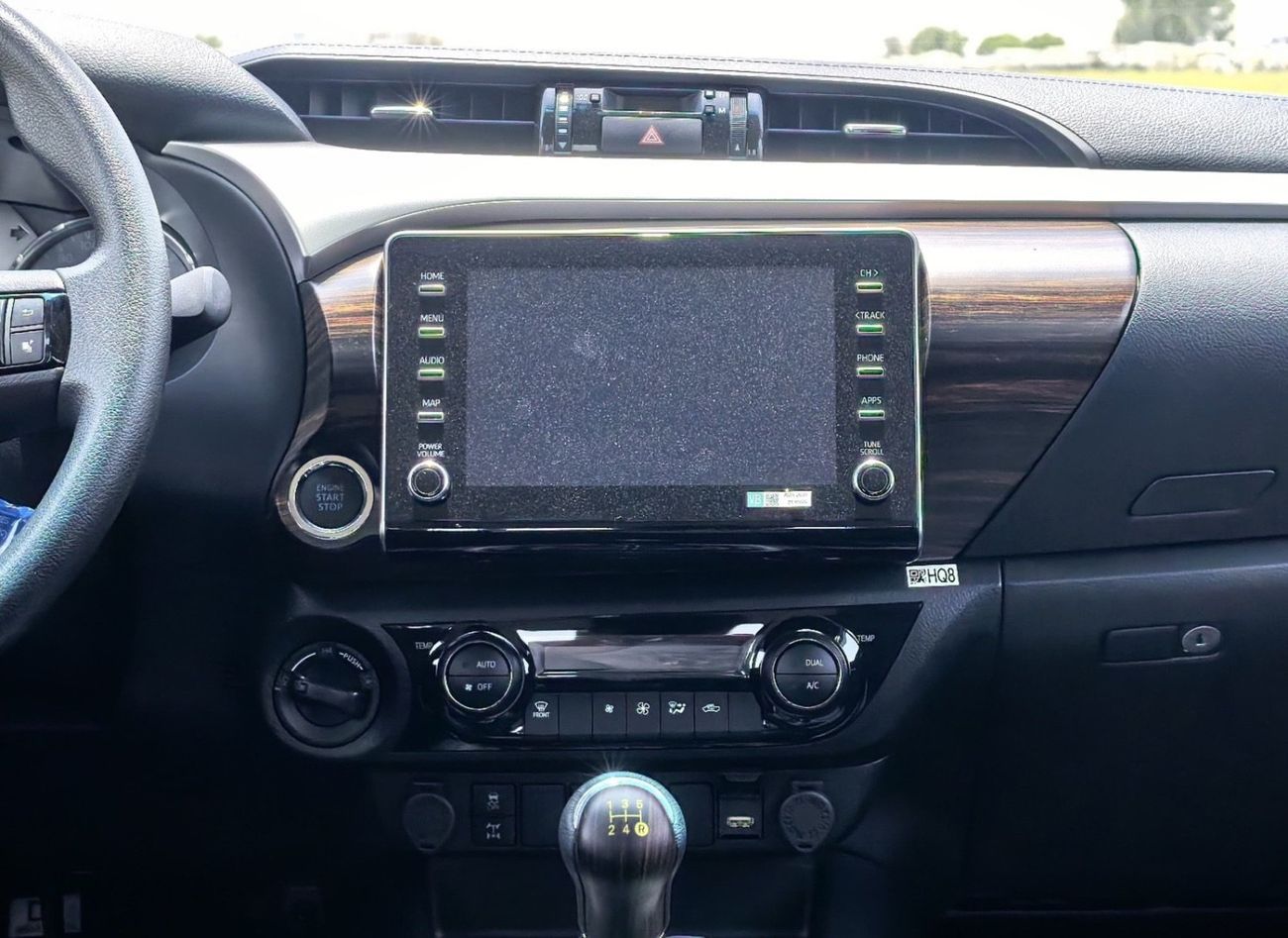 تويوتا هيلوكس D/CAB,PICKUP,2.7L,4X4,DIGITAL AC,WOODEN INTERIOR,BLIND SPOT,DVD+CAMERA,DIFF LOCK,M/T,2 COOL BOX,2025