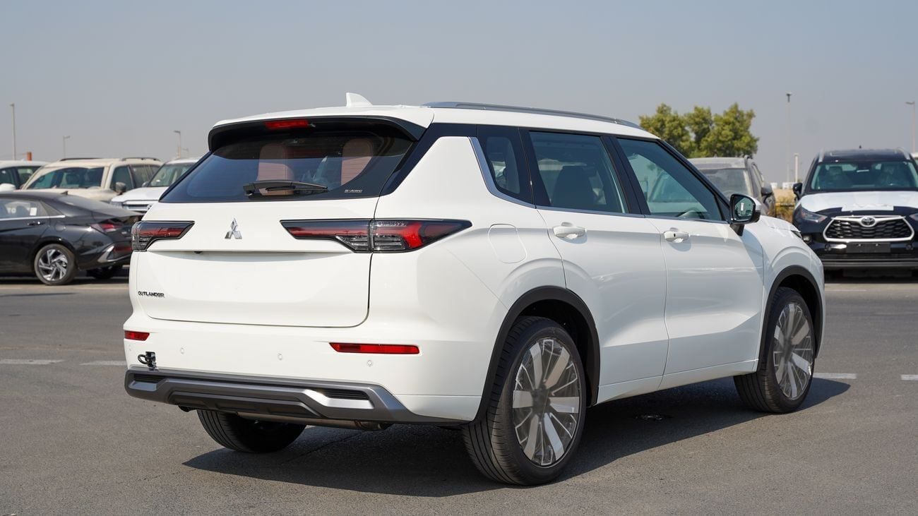 Mitsubishi Outlander Brand New Mitsubishi Outlander HighLine 2026 Export 2.5L Petrol 2WD|White/Tan|OUTLANDER-HL-2WD-26|