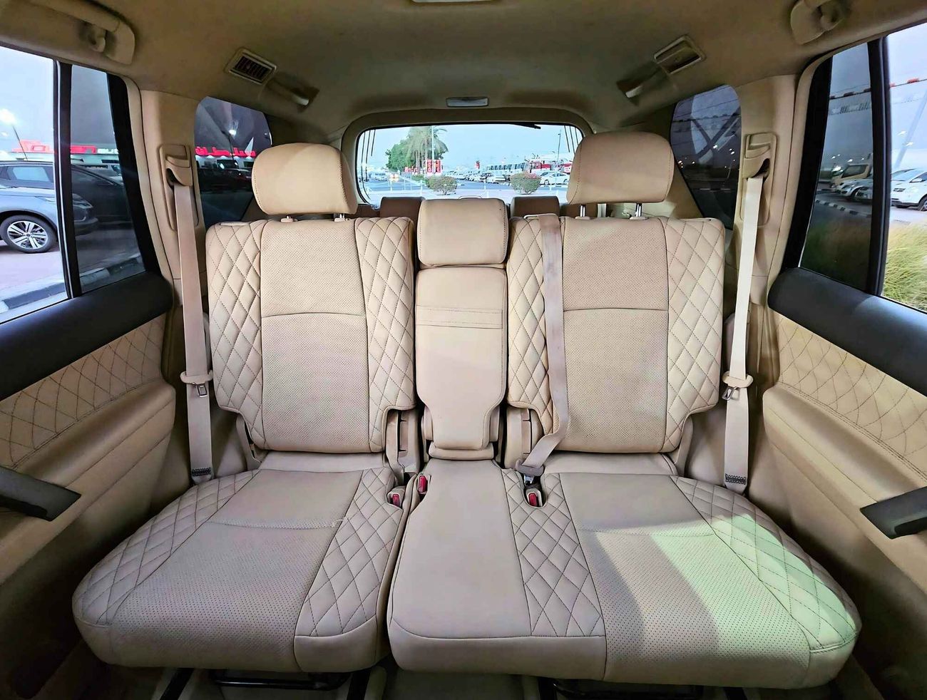 تويوتا برادو GXR V4 2.7L/ 4WD GCC/  LEATHER SEATS/ DVD CAMERA/  TYRE DOWN/  LOW MILEAGE/ LOT#64297