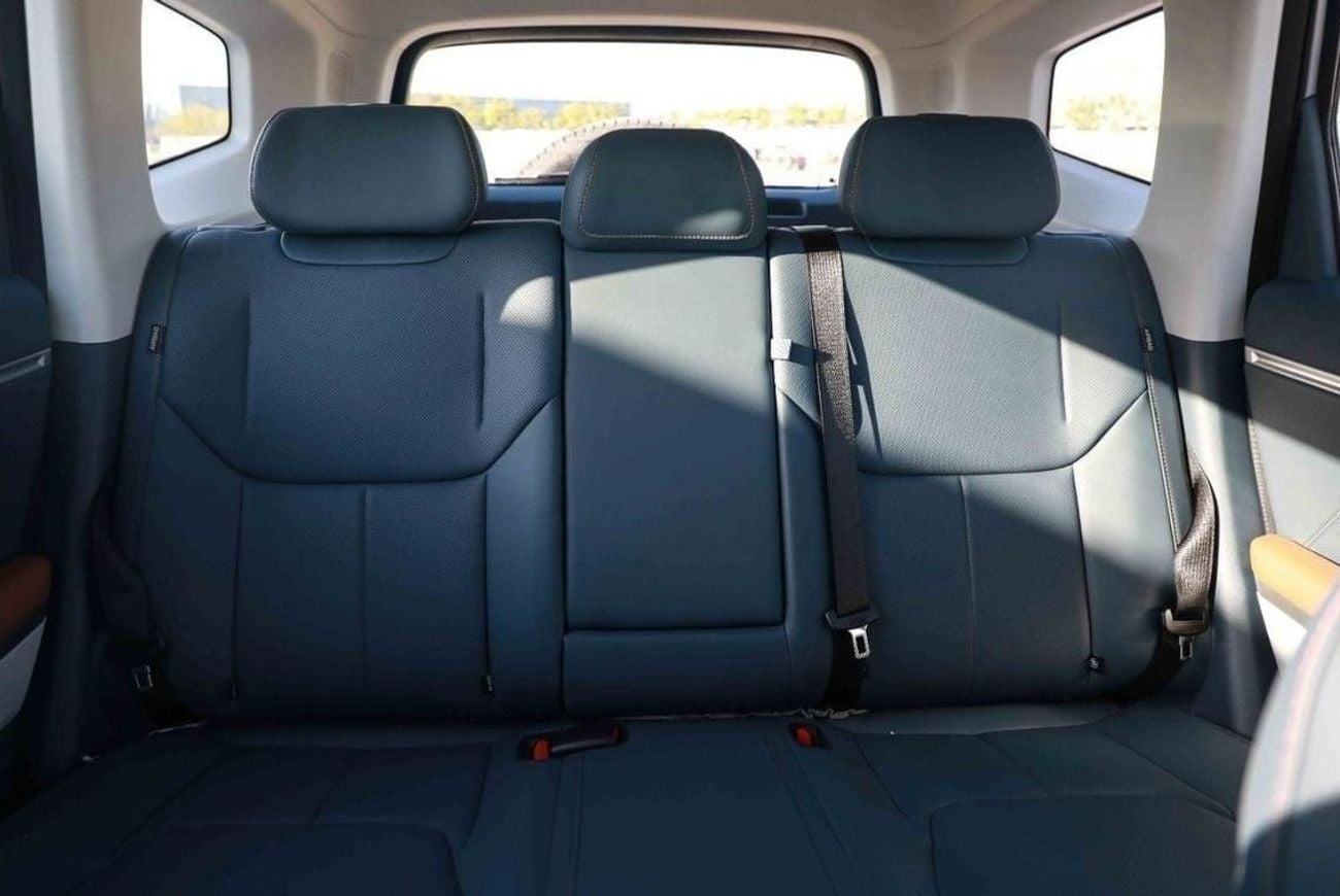 Deepal G318 STANDARD STD 2024 Changan Deepal G318 Air Suspension - Plug-in Hybrid - Silver inside Blue