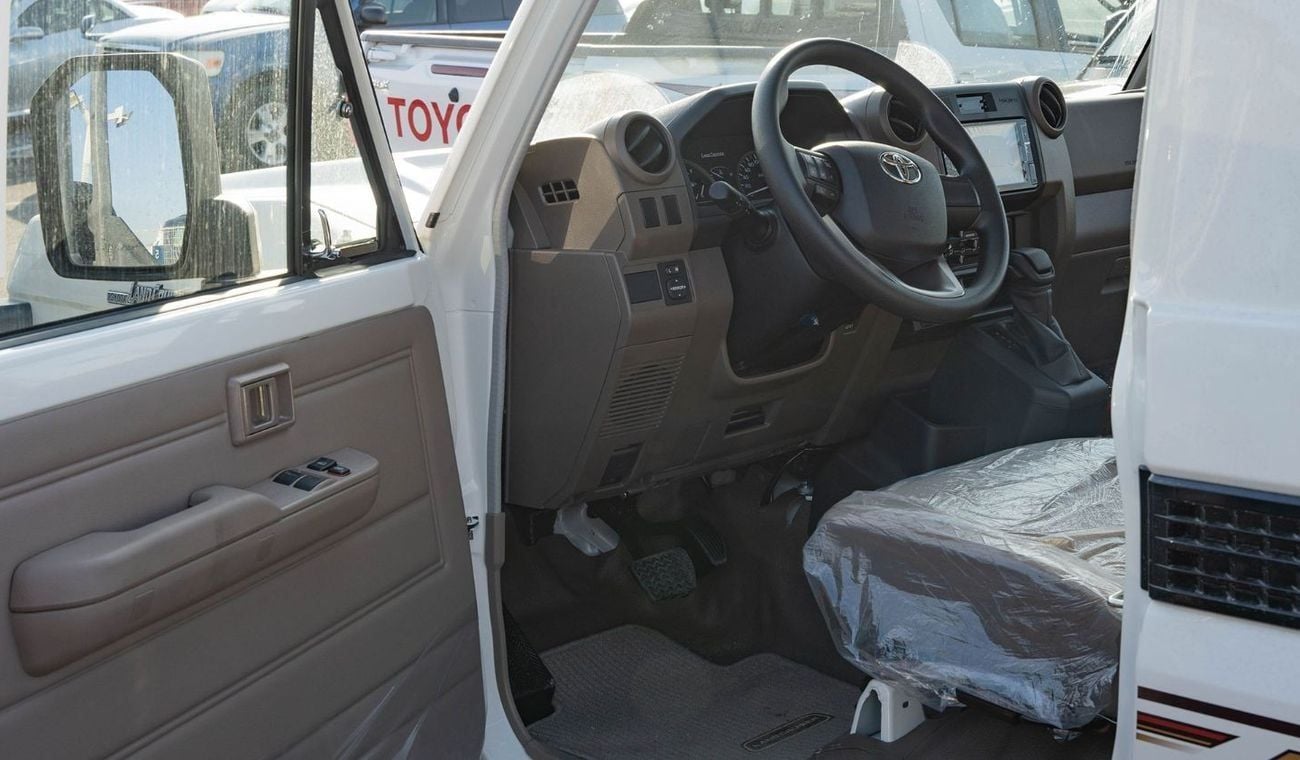 Toyota Land Cruiser Pick Up 2025 Toyota Land Cruiser LC 79 4.0L SC AT Petrol Basic w/ Fridge (White)