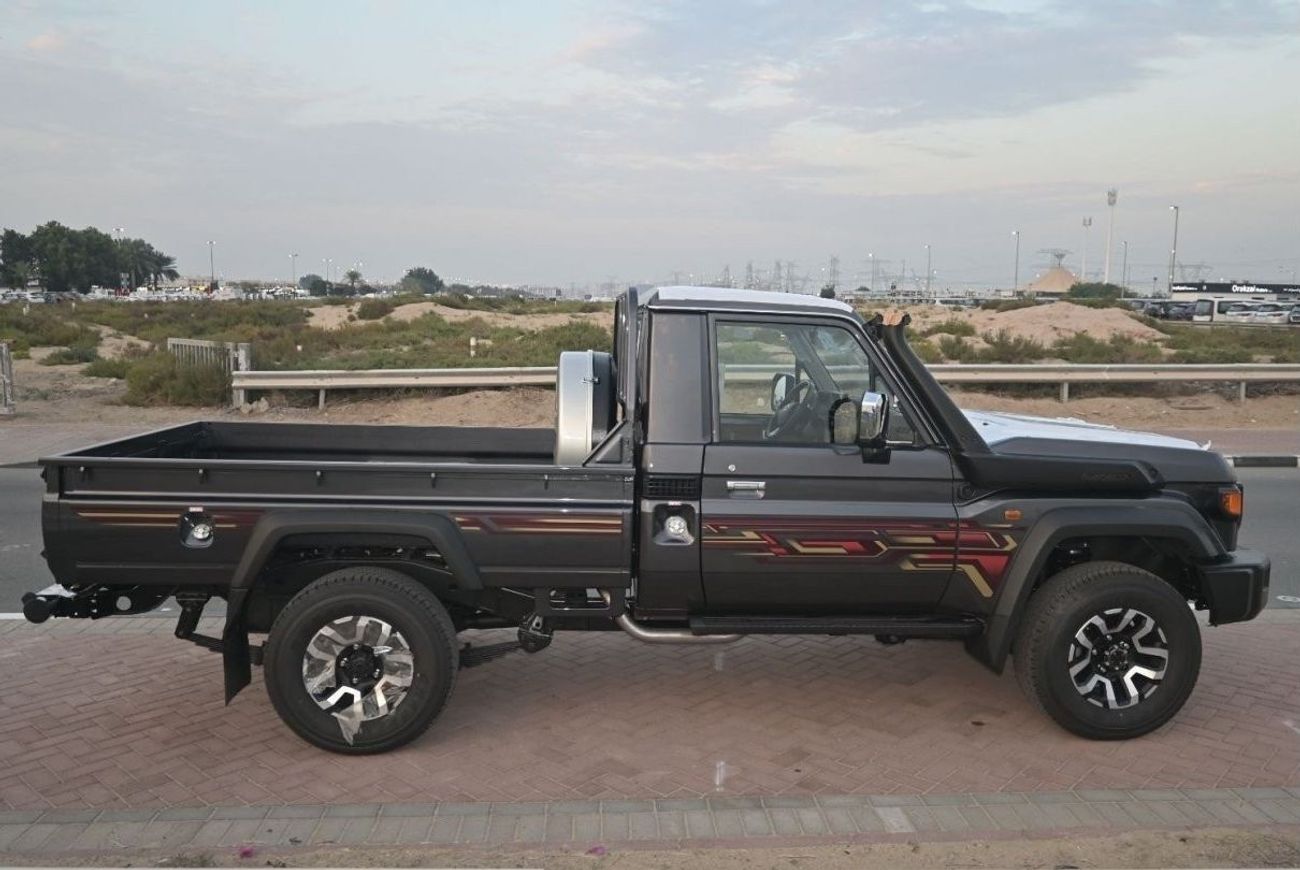 تويوتا لاند كروزر بيك آب TOYOTA LAND CRUISER PICK UP SINGLE CAB 2.8L 4WD DIESEL AUTOMATIC 2024 MODEL