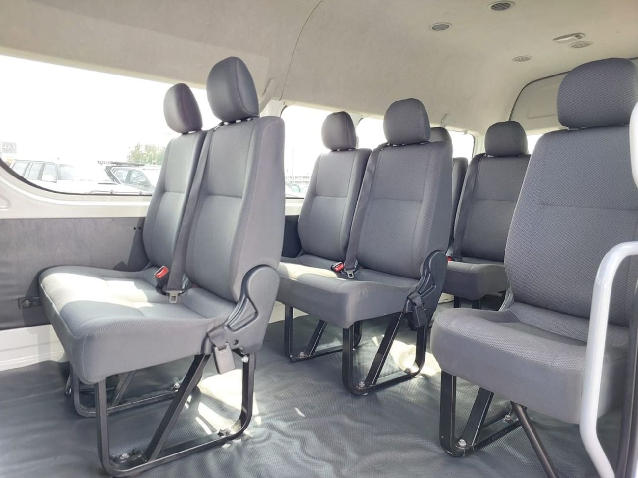 تويوتا هاياس (RAMADAN OFFER) TOYOTA HIACE COMMUTER VAN RHD 2018 MODEL 3.0 L DIESEL AUTOMATIC(PM36021)