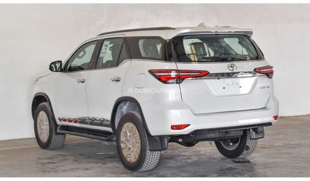 Toyota Fortuner 2023 Toyota Fortuner 4x4 4.0 HI P AT - Pearl White inside Black