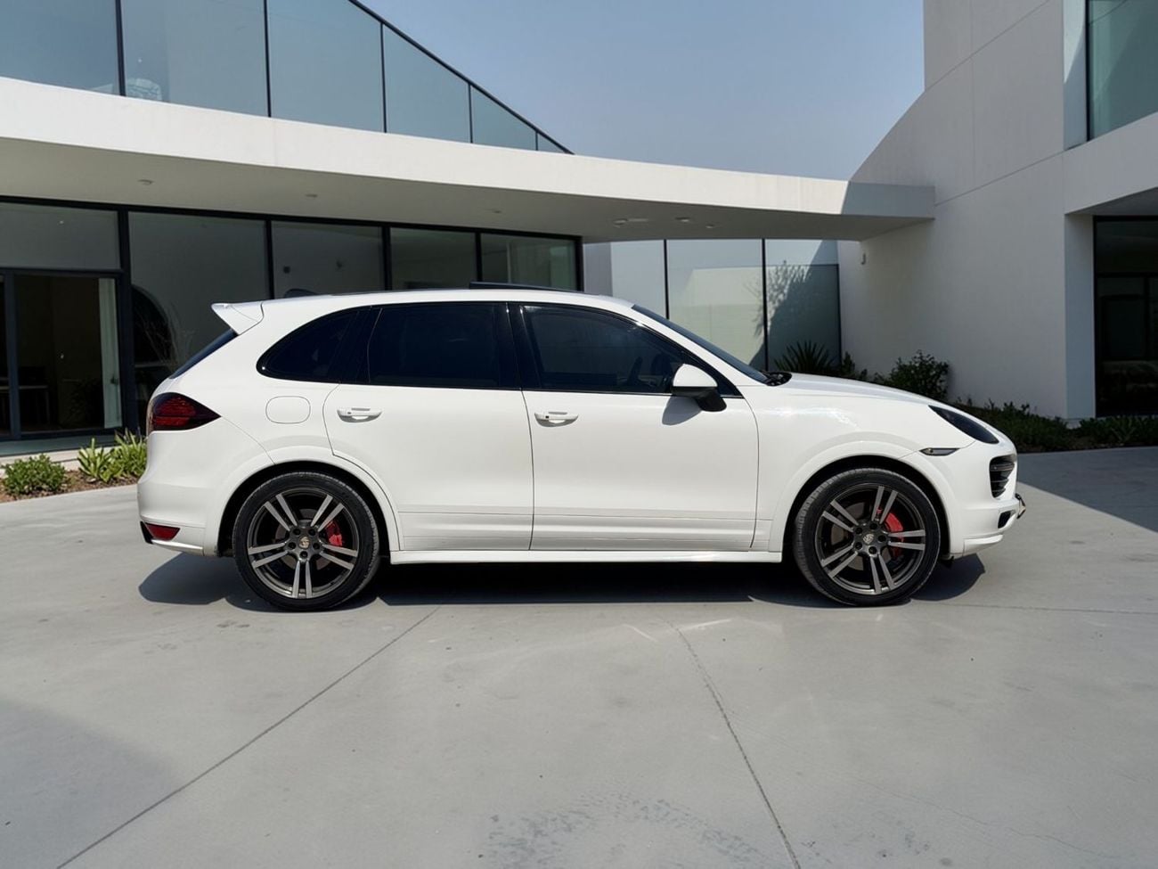 Porsche Cayenne GTS 4.8L PORSCHE CAYENNE GTS | 4.8L V8 – 420 BHP | 2013 | GCC SPECS