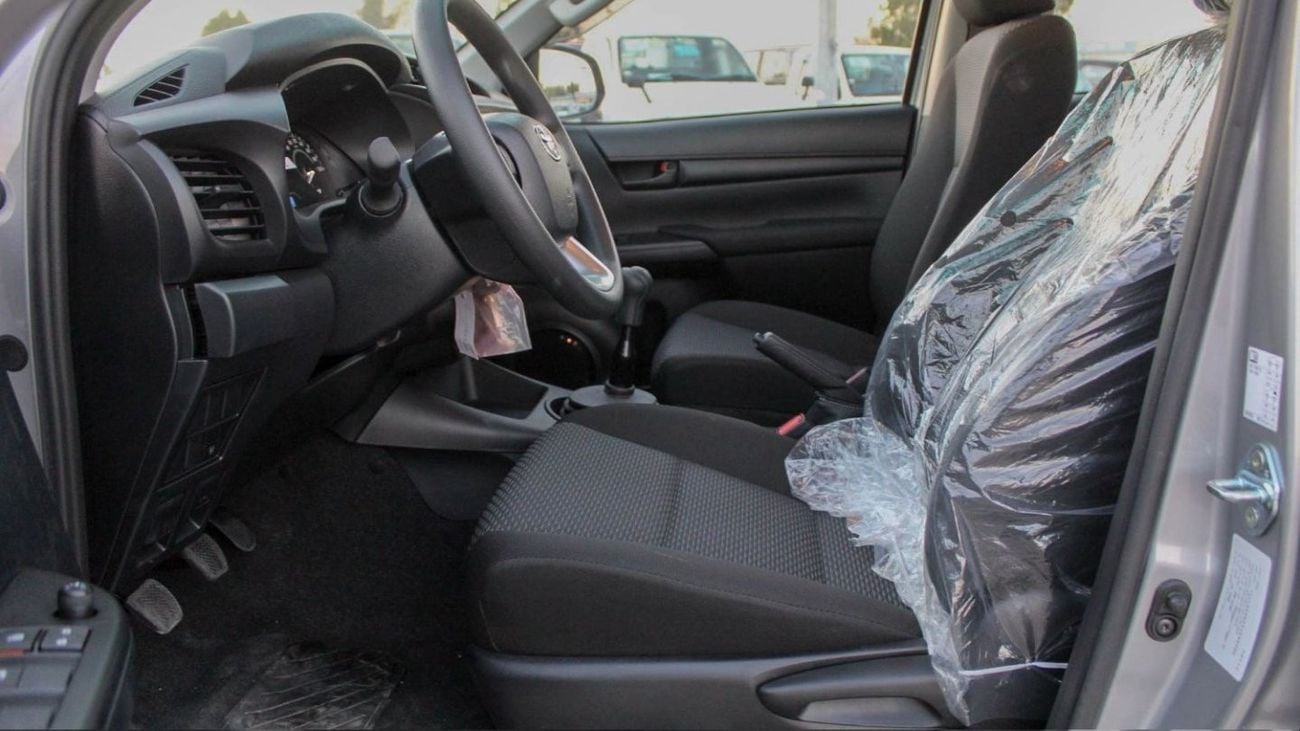 Toyota Hilux HILUX 2.4L MT DIESEL P.WINDO 2024