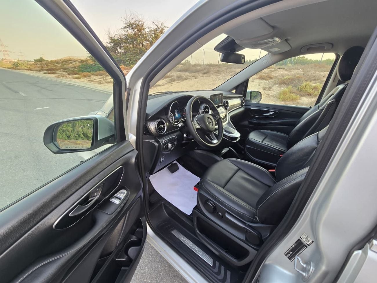 Mercedes-Benz V 250 Std 2.1L MERCEDES V-250 GCC 2021 // ORGINAL PAINT // ACCIDENT FREE // PERFECT CONDITION