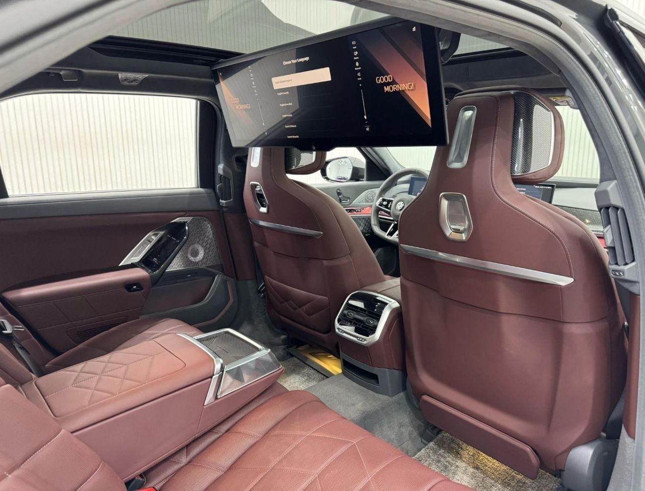 بي أم دبليو 760Li 2023 BMW 760i M-Sport, 2027 BMW Warranty + Service Pack, Fully Loaded, Low Kms, GCC