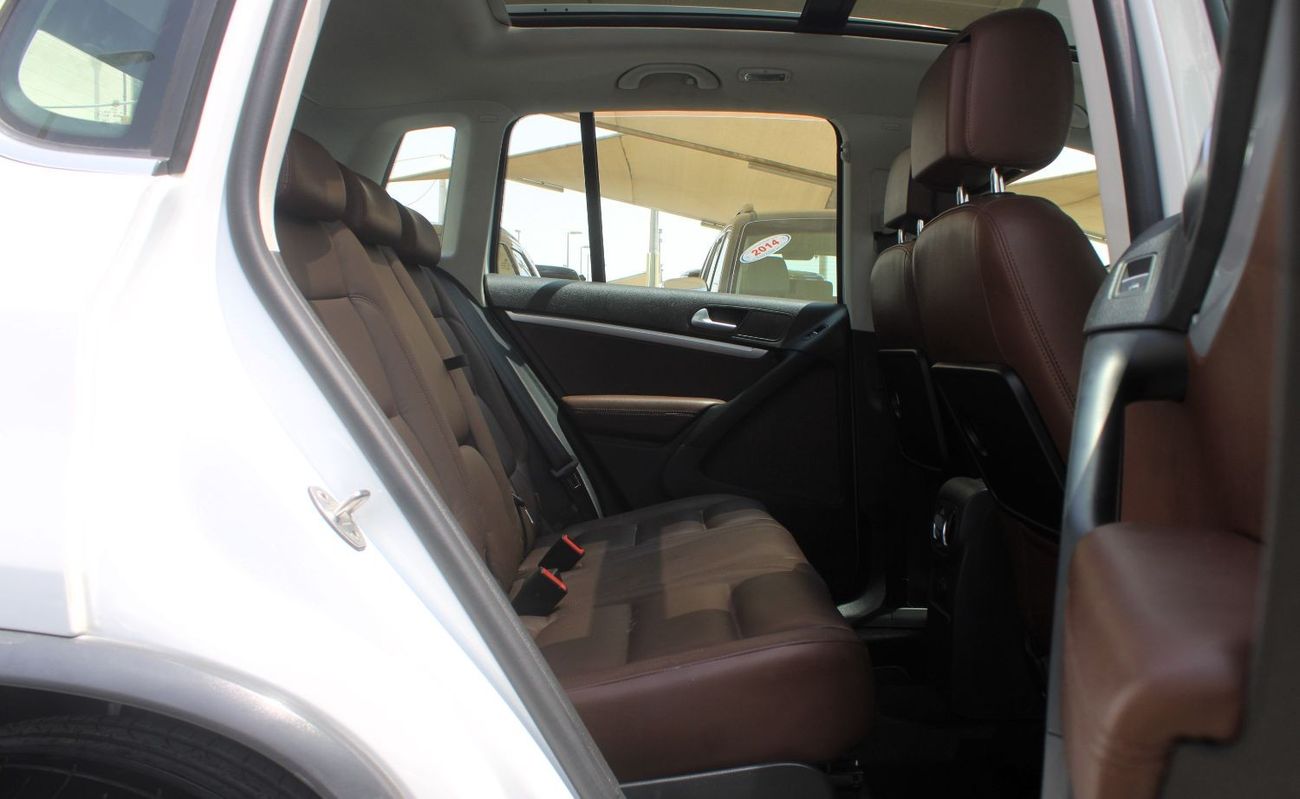 Volkswagen Tiguan SEL ACCIDENTS FREE - GCC - FULL OPTION - 2000 CC - PANORAMIC SUNROOF - ORIGINAL PAINT