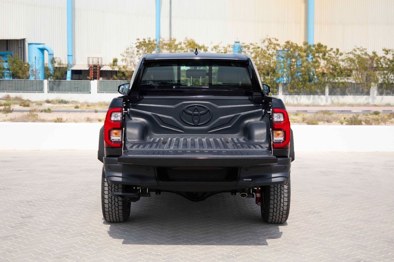 تويوتا هيلوكس تويوتا هايلكس 4.0 GR-Sport 2023 - أسود اتيتيود من الداخل أسود