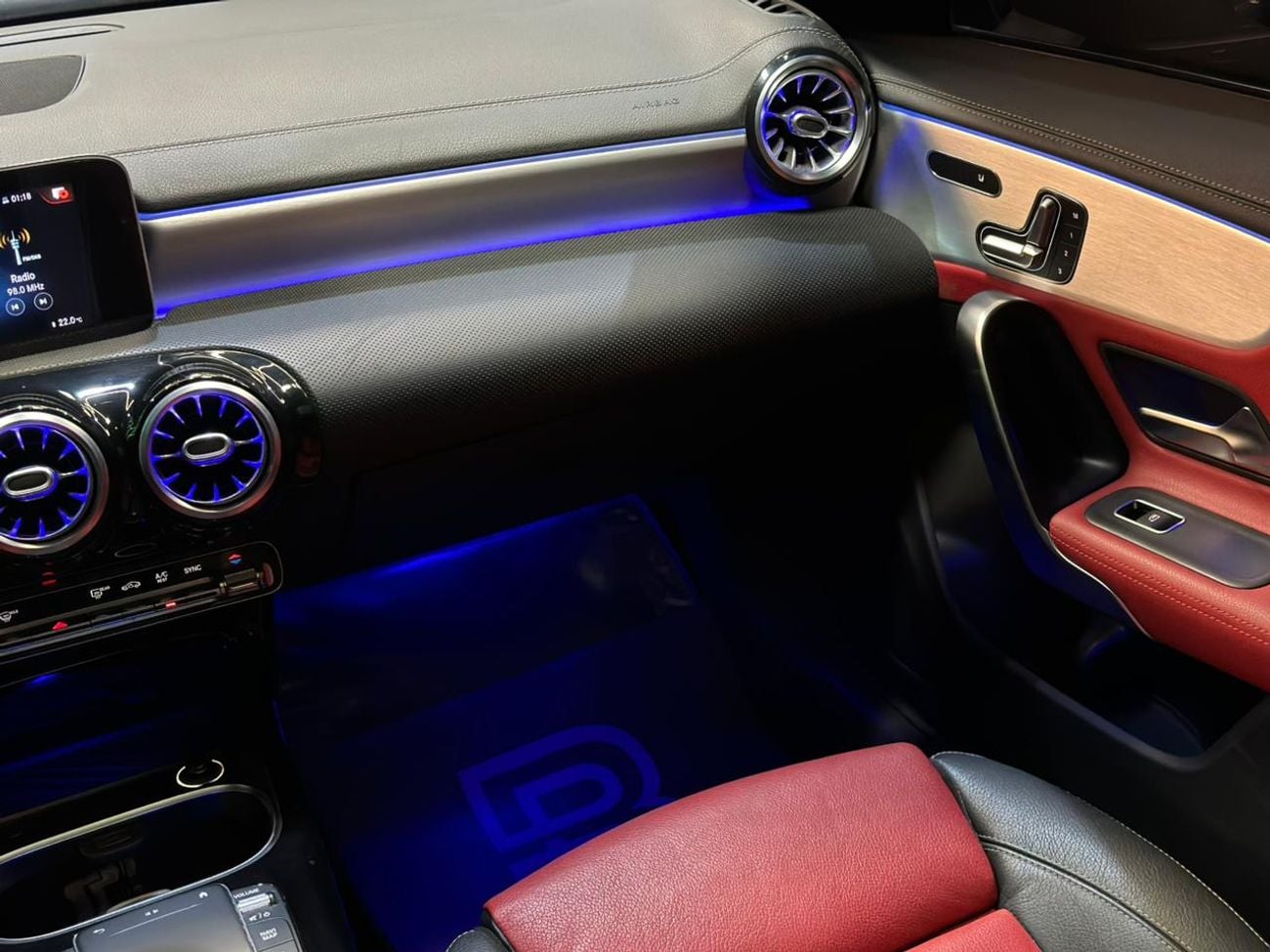 Mercedes-Benz CLA 250 Premium + 2.0L MERCEDES-BENZ CLA250 | GCC | 2020 | 1 OWNER + FULL SERVICE HISTORY (GARGASH)