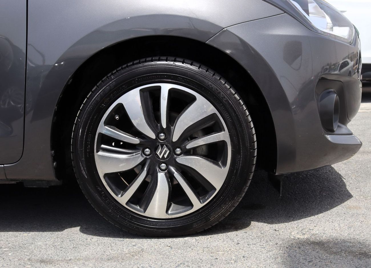 Suzuki Swift GLX ACCIDENTS FREE - GCC - PERFECT CONDITION INSIDE OUT - ENGINE 1200 CC - JAPAN FACTORY