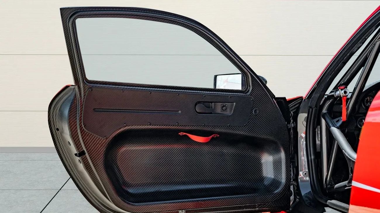 بورش 911 GT2 RS 935 MOBY DlСК 1 OF 3 in Salzburg Red Spare Package
