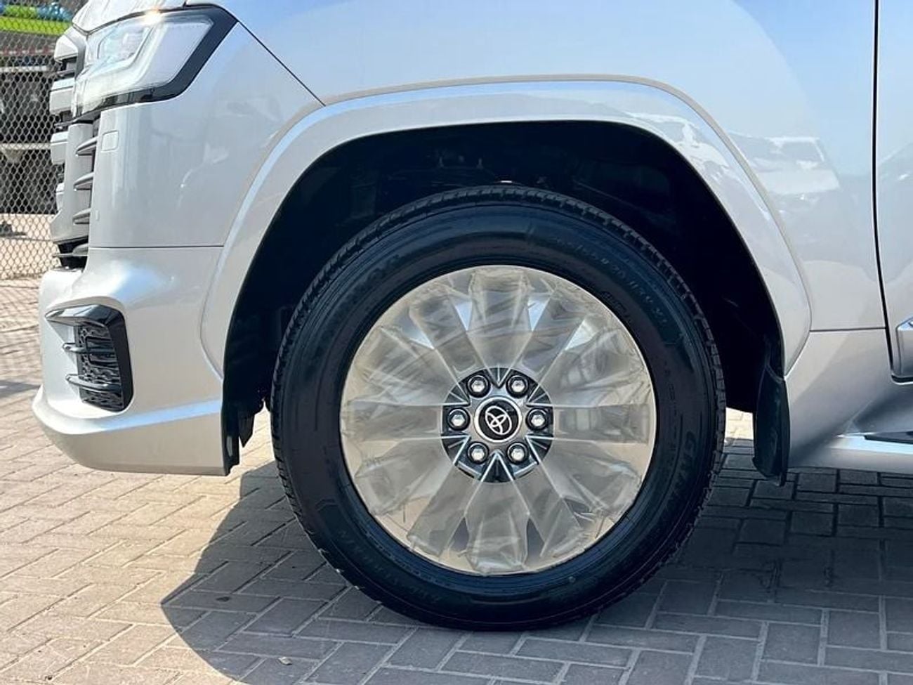 تويوتا لاند كروزر 2026 Toyota Land Cruiser LC300 VXR (Full-Option) 3.5L V6 Twin Turbo Petrol A/T 4WD Export Only