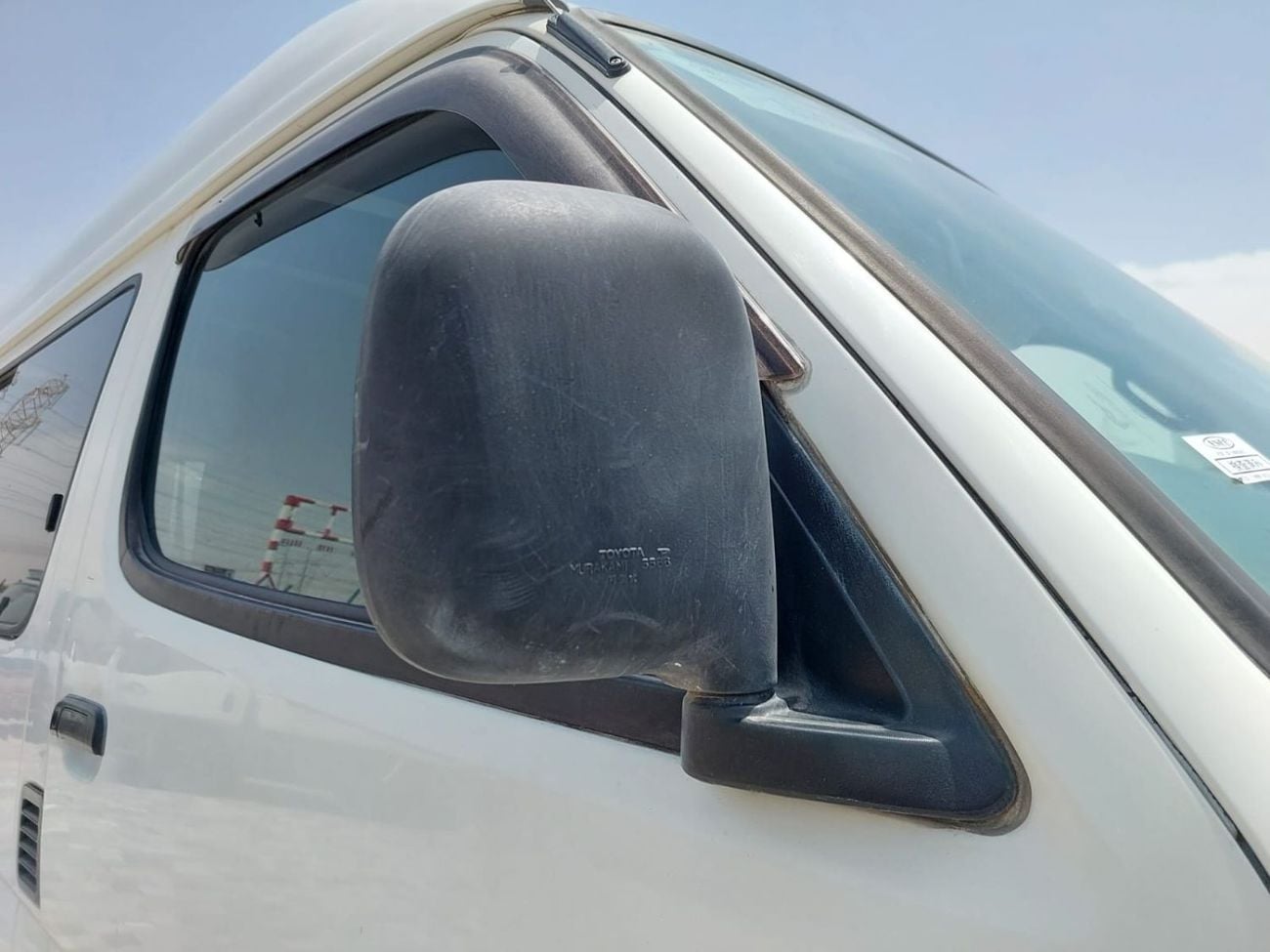 Toyota Hiace TOYOTA HIACE VAN RHD 2000 MODEL 3.0 L DIESEL AUTOMATIC(PM02207)