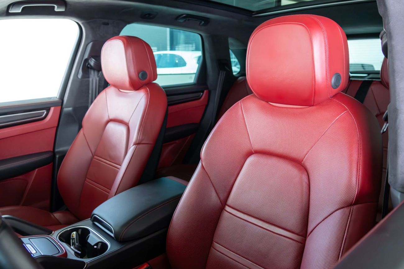 Porsche Cayenne Turbo 4.0L (550 HP) Special Order-Al Nabooda Warranty Until 10/2026-22 Inch Forged Rims