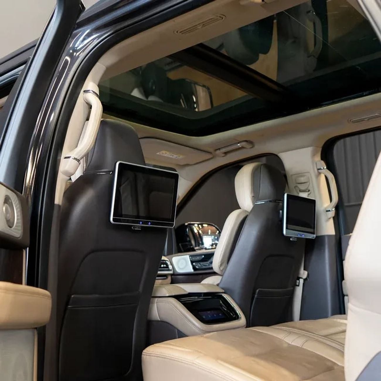 Lincoln Navigator Reserve 3.5L AED 3,257 P.M • 0% Downpayment • Navigator Reserve • 1 year warranty