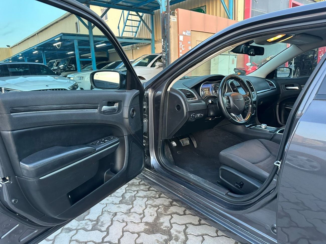 Chrysler 300 S 3.6L 019 Chrysler 300 Touring – V6 – American Specs | Excellent Condition