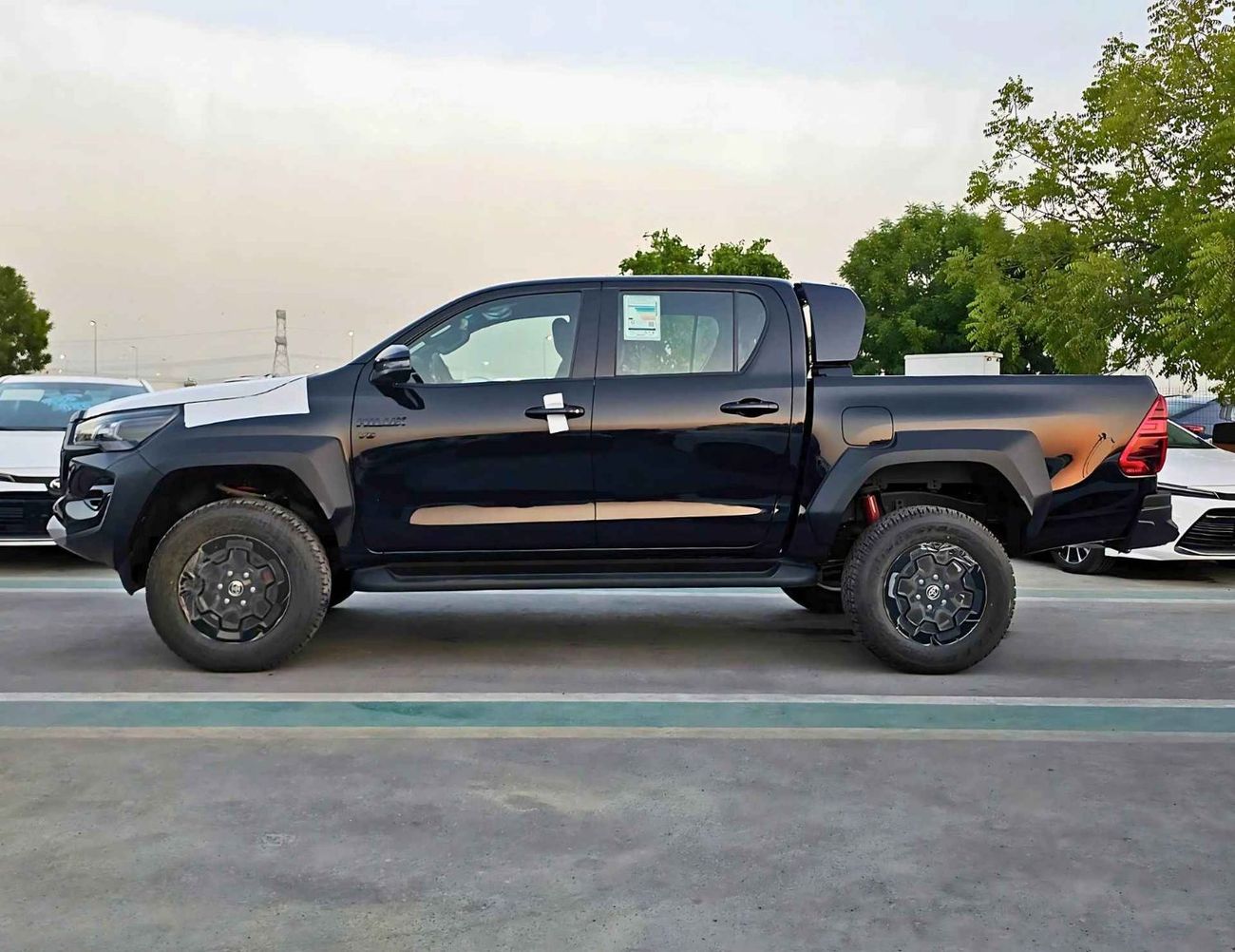 تويوتا هيلوكس GR SPORT/4.0L PETROL V6 4WD/RADAR, 360*CAMERA, DRIVER POWER SEAT/ (CODE # H4GR)