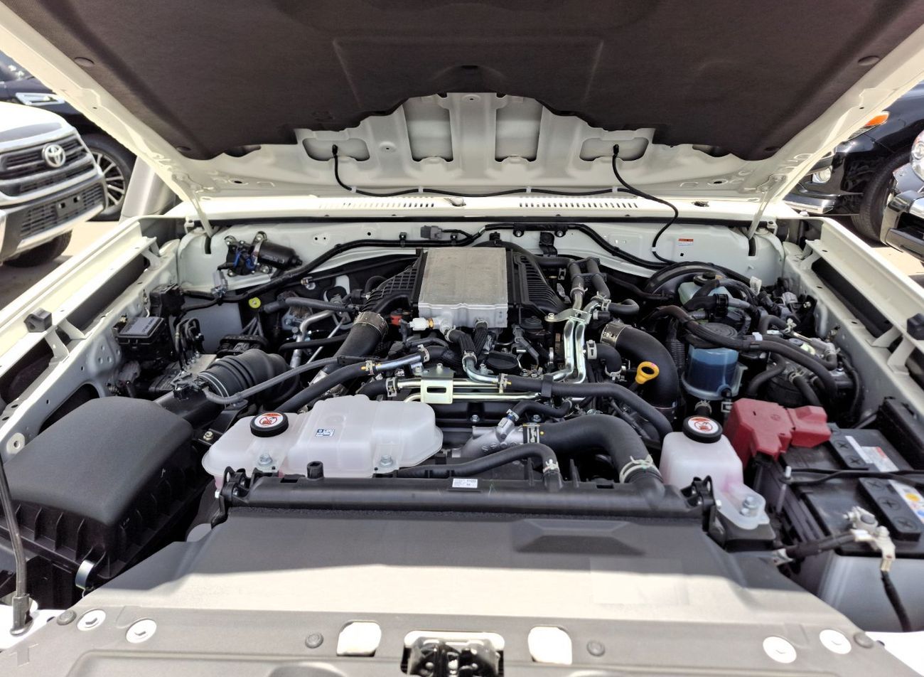 تويوتا لاند كروزر 70 LC Hardtop 5 Door 2.8L 2025 MT White Diesel (Export Only)