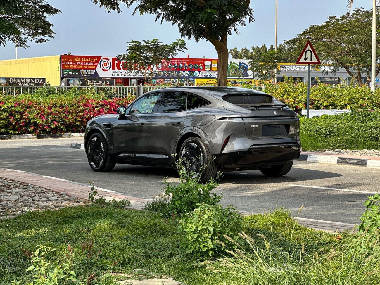 أفاتر 11 2023 Avatr 11 / Dual Motor (572 Hp) / Range (580 Km) / Warranty & Service