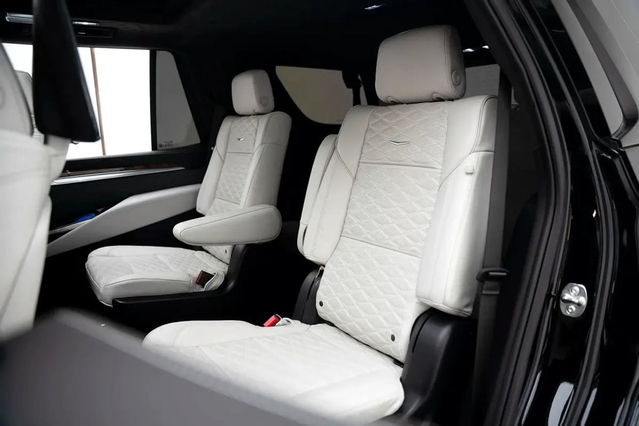 Cadillac Escalade Sport Platinum 6.2L 4WD 600 SPORT PLATINUM WITH WARRANTY AND SERVICE CONTRACT