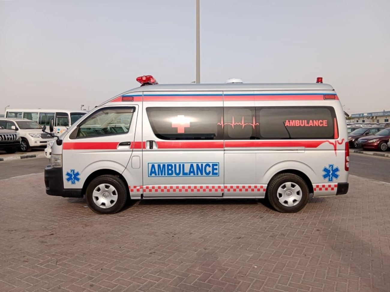 Toyota Hiace TOYOTA HIACE AMBULANCE RIGHT HAND DRIVE  (PM1562)