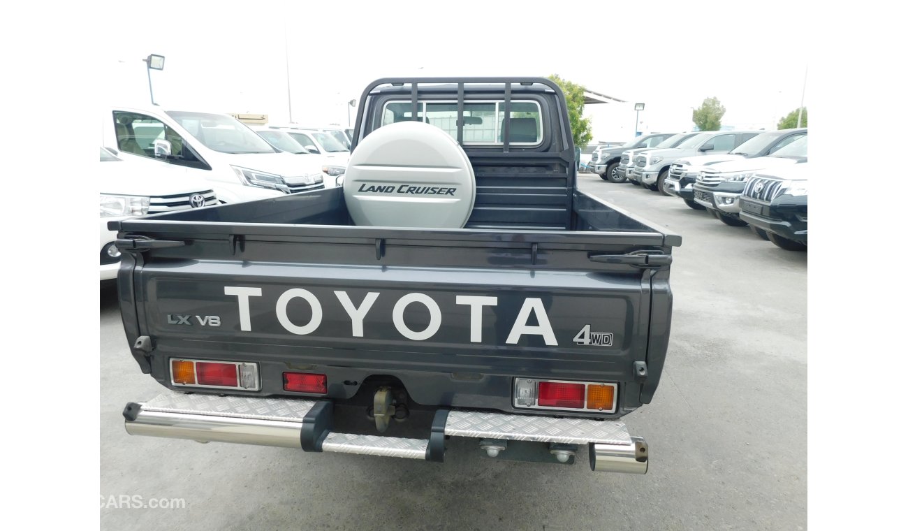 Toyota Land Cruiser Pick Up 79 SC Pickup V8 4.5L TD Limited 4WD MT(Only on Sahara Motors)