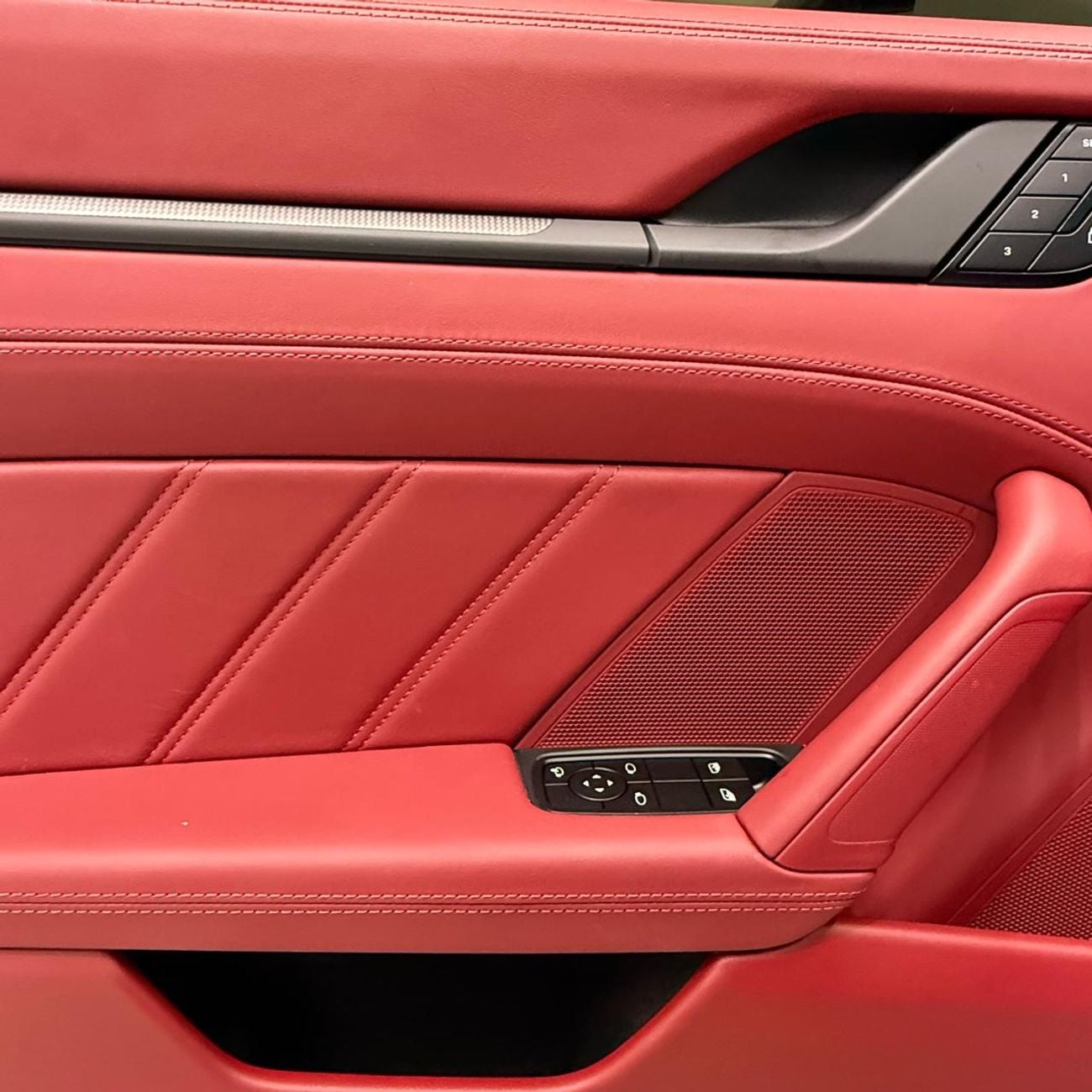 Porsche 911 TURBO S Hybrid GCC
