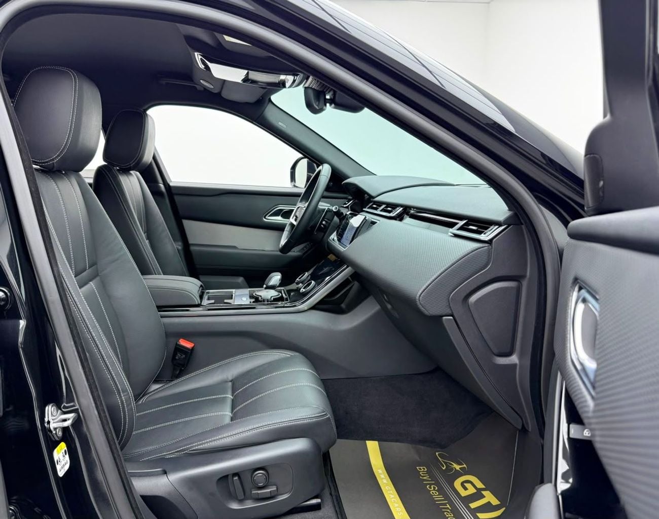 Land Rover Range Rover Velar S 2023 Range Rover Velar P250 S, LAND ROVER Warranty+Full Service History, Middle East Specs.