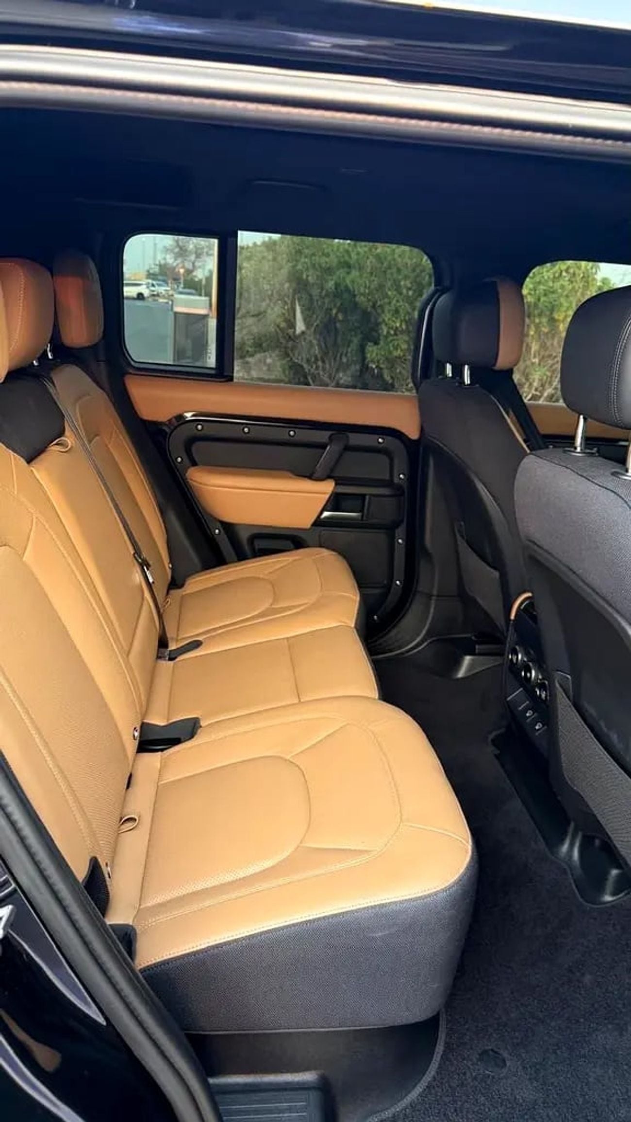 Land Rover Defender V8 P525 GCC 67000KM FULL SERVICE HISTORY DONE WITH AL TAYER
