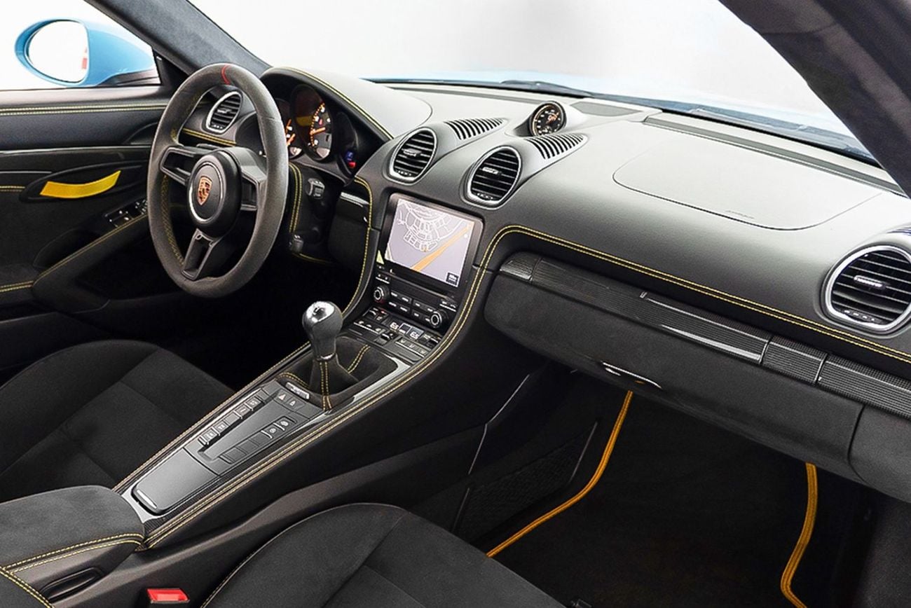 Porsche Cayman GT4