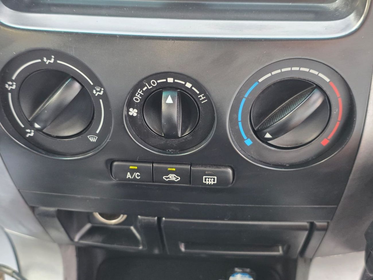 تويوتا برادو DIESEL PRADO 3.0 LITER 1KZ ENGINE GREY COLOR 2004 MODEL AUTOMATIC