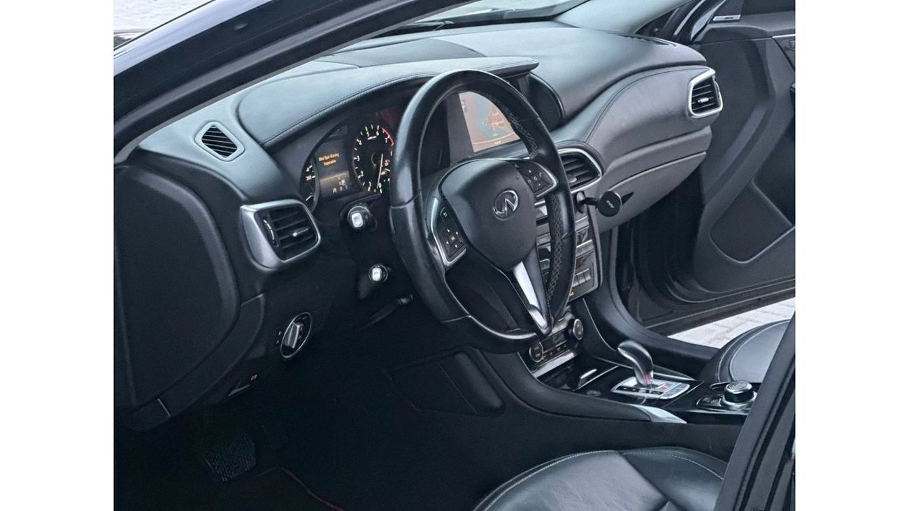 Infiniti Q30 Premium