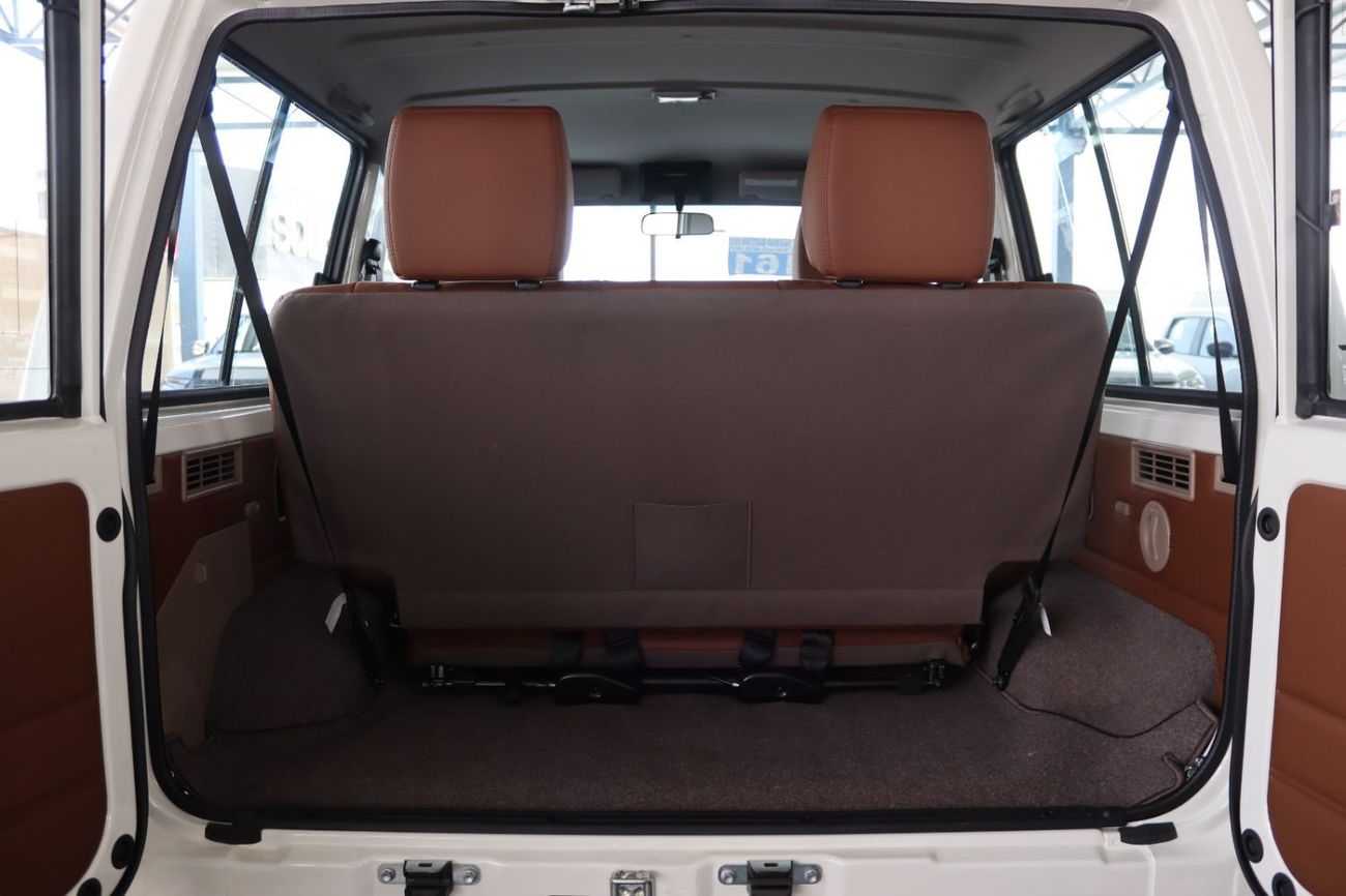 Toyota Land Cruiser 2025 LAND CRUISER GRJ 71 4.0 V6 AT FULL  **EXPORT ONLY**التصدير فقط خارج الخليج**