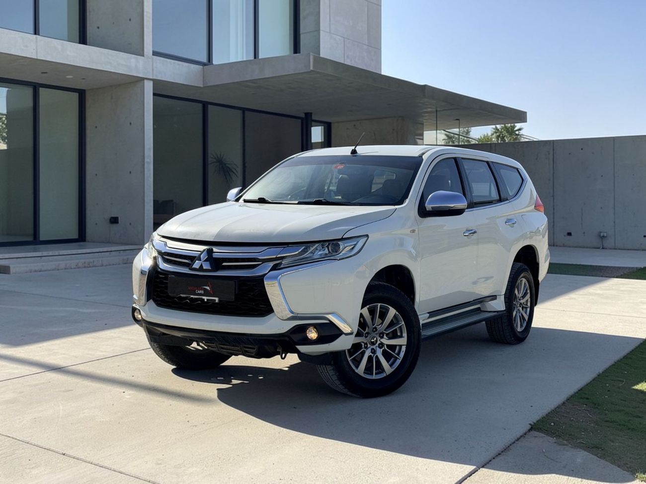 Mitsubishi Montero Sport GLS Mid 3.0L MITSUBISHI MONTERO SPORT | 3.0L V6 – 216 BHP | 2016 | GCC SPECS