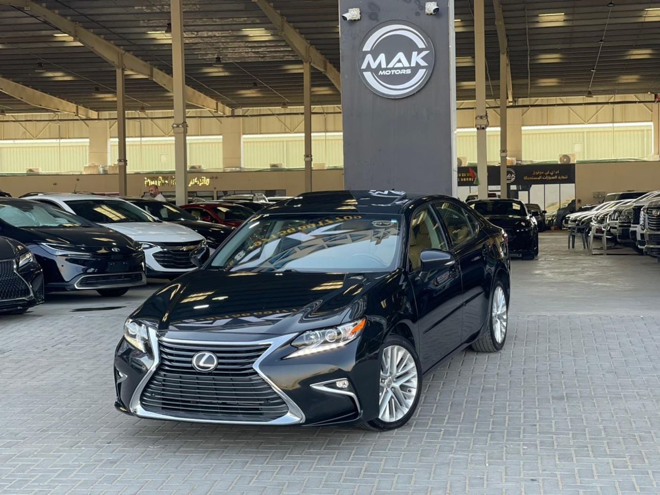 لكزس ES 350 3.5 V6 /PLATINUM / LOW MILEAGE / SCREEN /COOLING AND HEATING SEATS  / IN PERFECT CONDITION