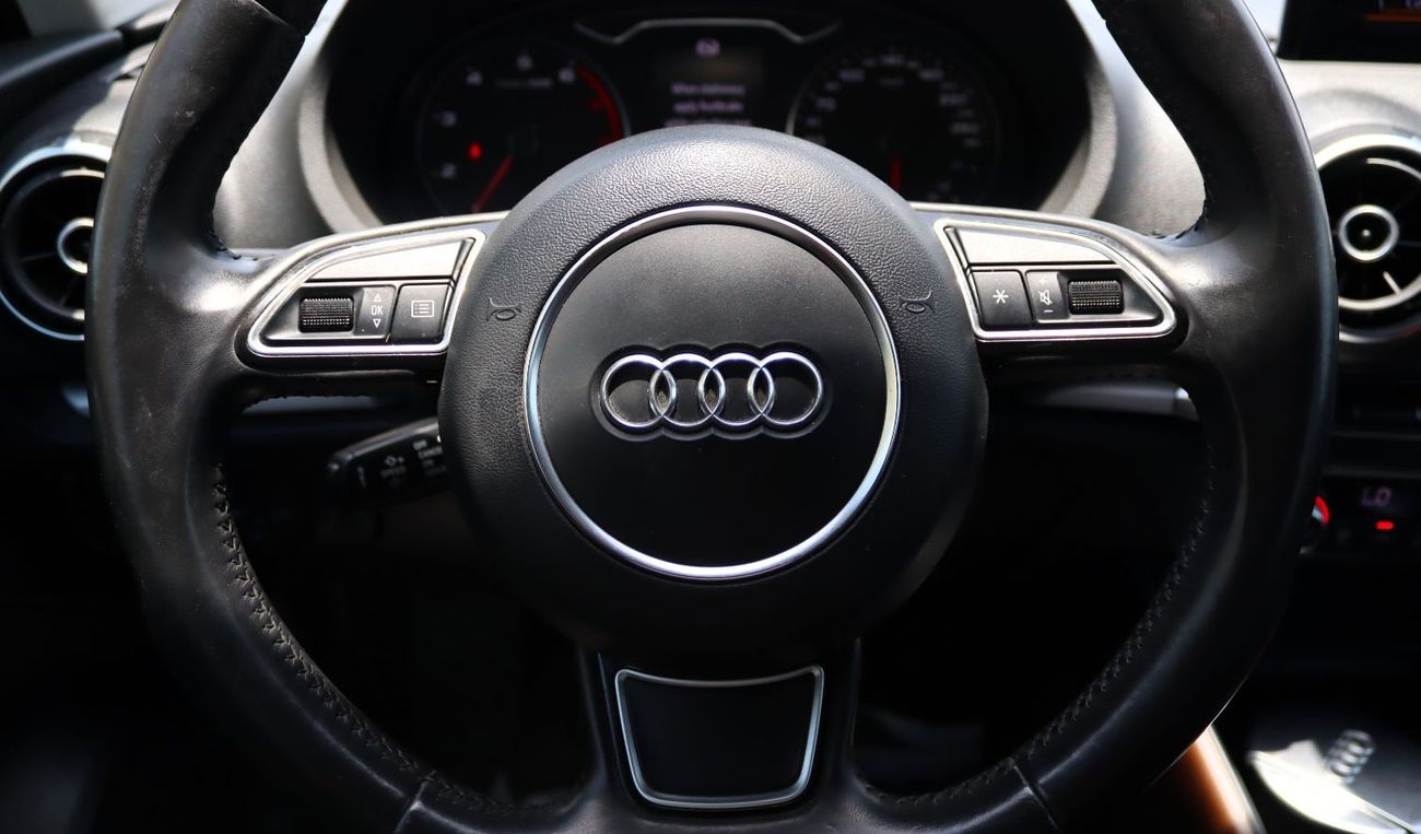 Audi A3 30 TFSI ACCIDENTS FREE- GCC- ORIGINAL PAINT - 1400 CC TURBO- PERFECT CONDITION INSIDE OUT