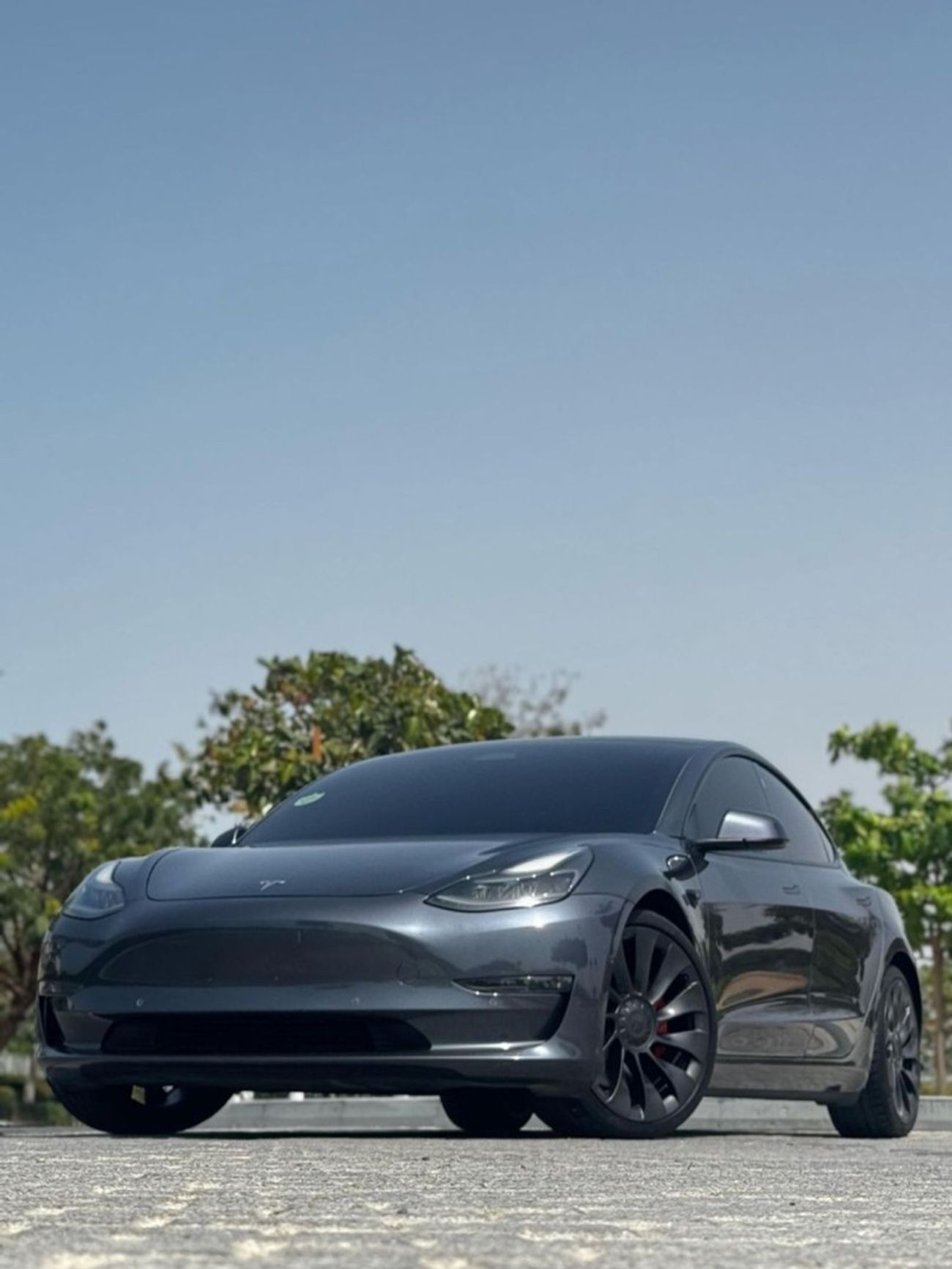 Tesla Model 3 TESLA MODEL 3 PERFORMANCE DUAL MOTOR LONG RANGE Model: 2021 Milage 84.000km Price: 110.000 dirhams (
