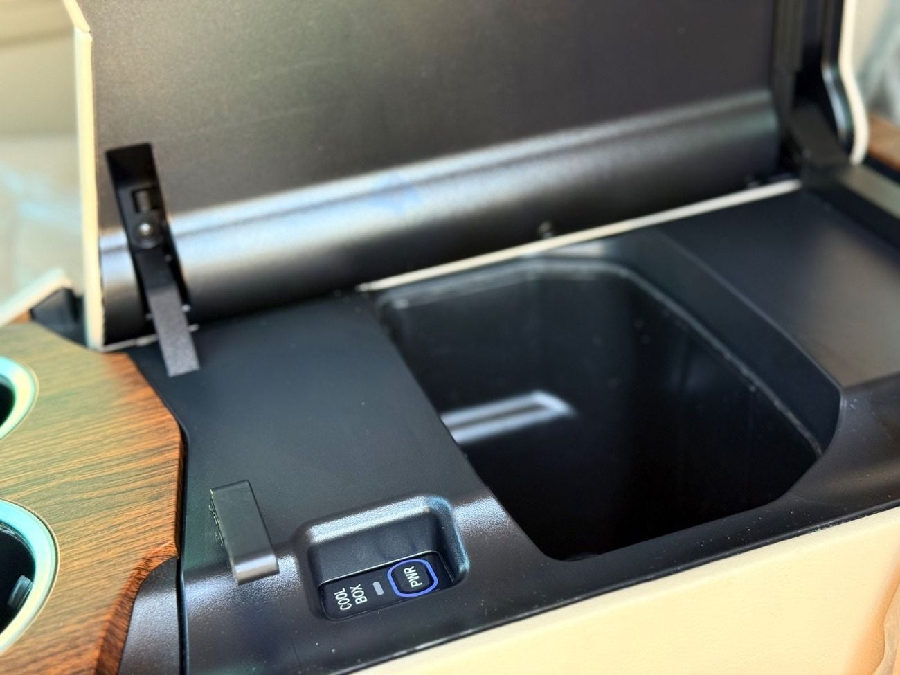 Toyota Land Cruiser Toyota Land Cruiser model 2016 V8 fuel petrol