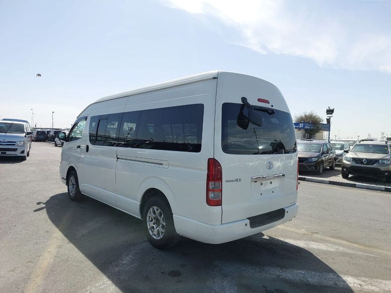 Toyota Hiace TOYOTA HIACE VAN RHD 2010 MODEL 3.0 L DIESEL AUTOMATIC(PM06521)