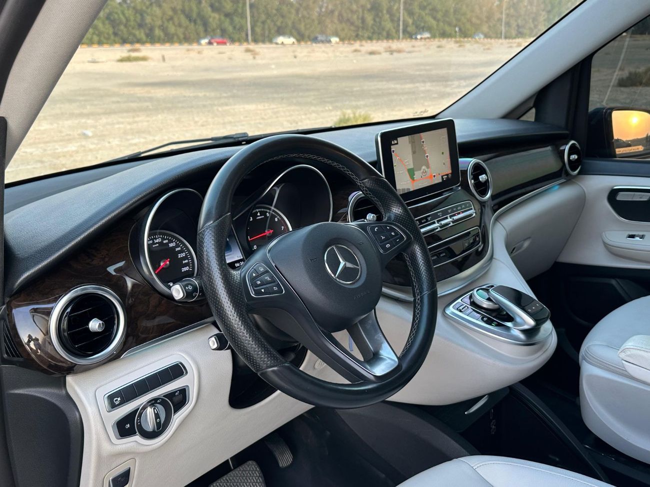 Mercedes-Benz V 250 MERCEDES V-250 2018 GCC FULL OPTION // PERFECT CONDITION