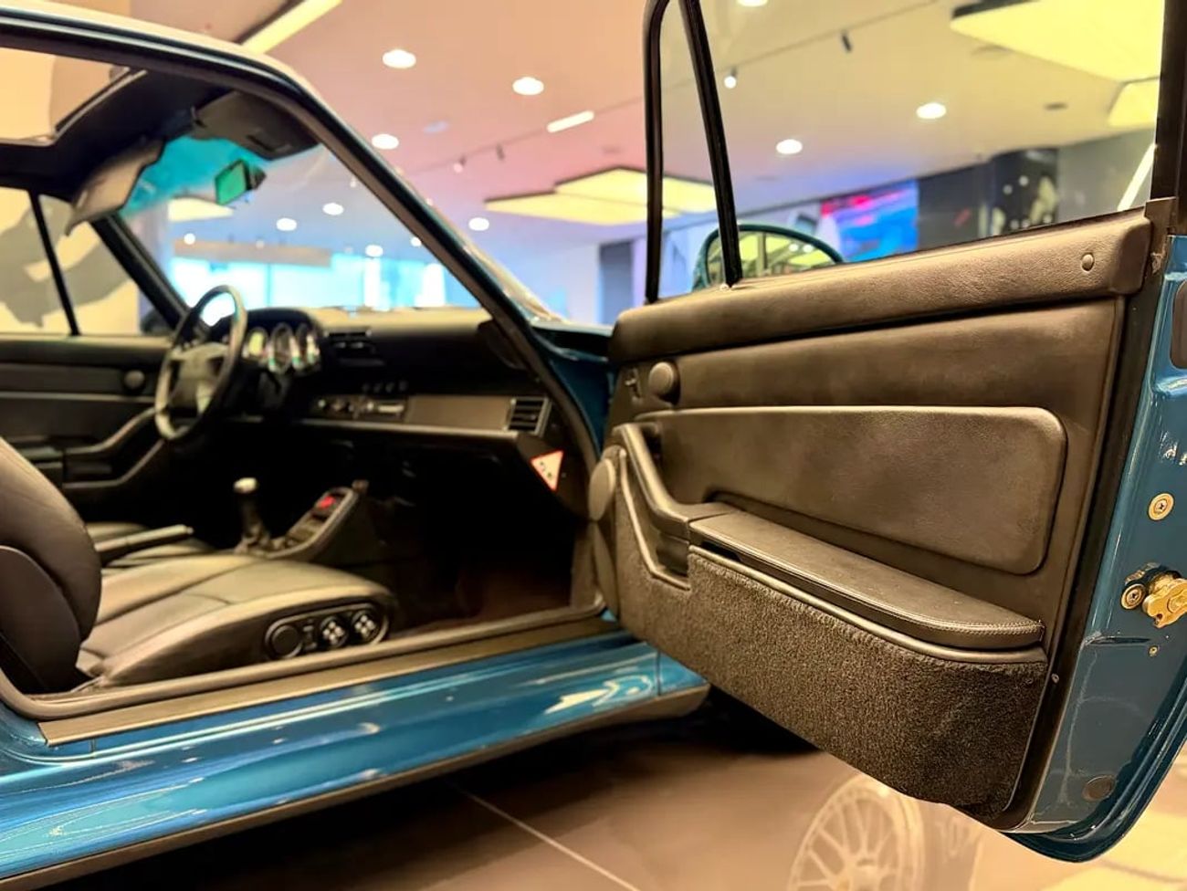 Porsche 911 Carrera 4S 3.8L Convertible MANUAL 993 CARRERA 4S TURBO BODY