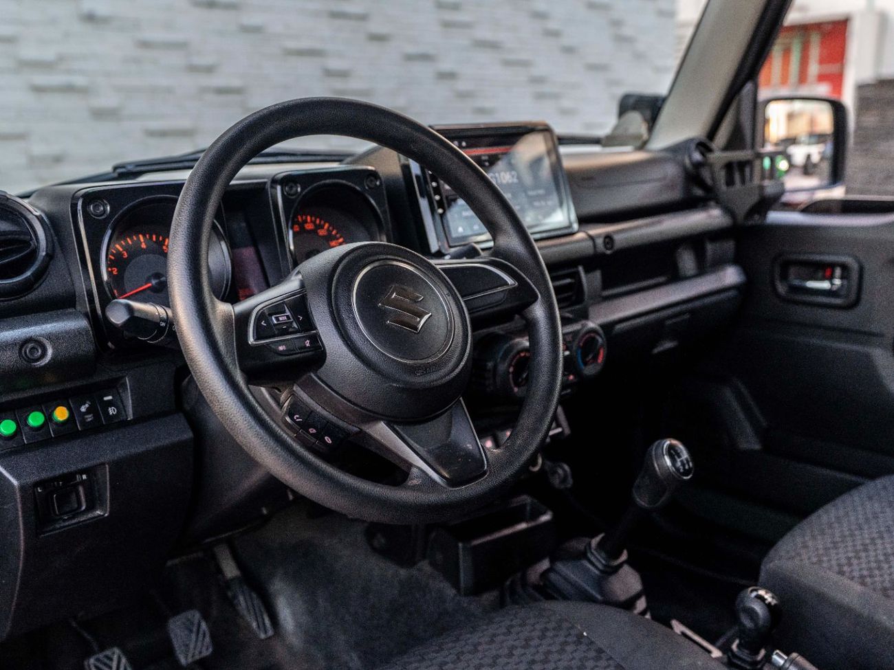 سوزوكي جيمني 1.5L GL (M/T)