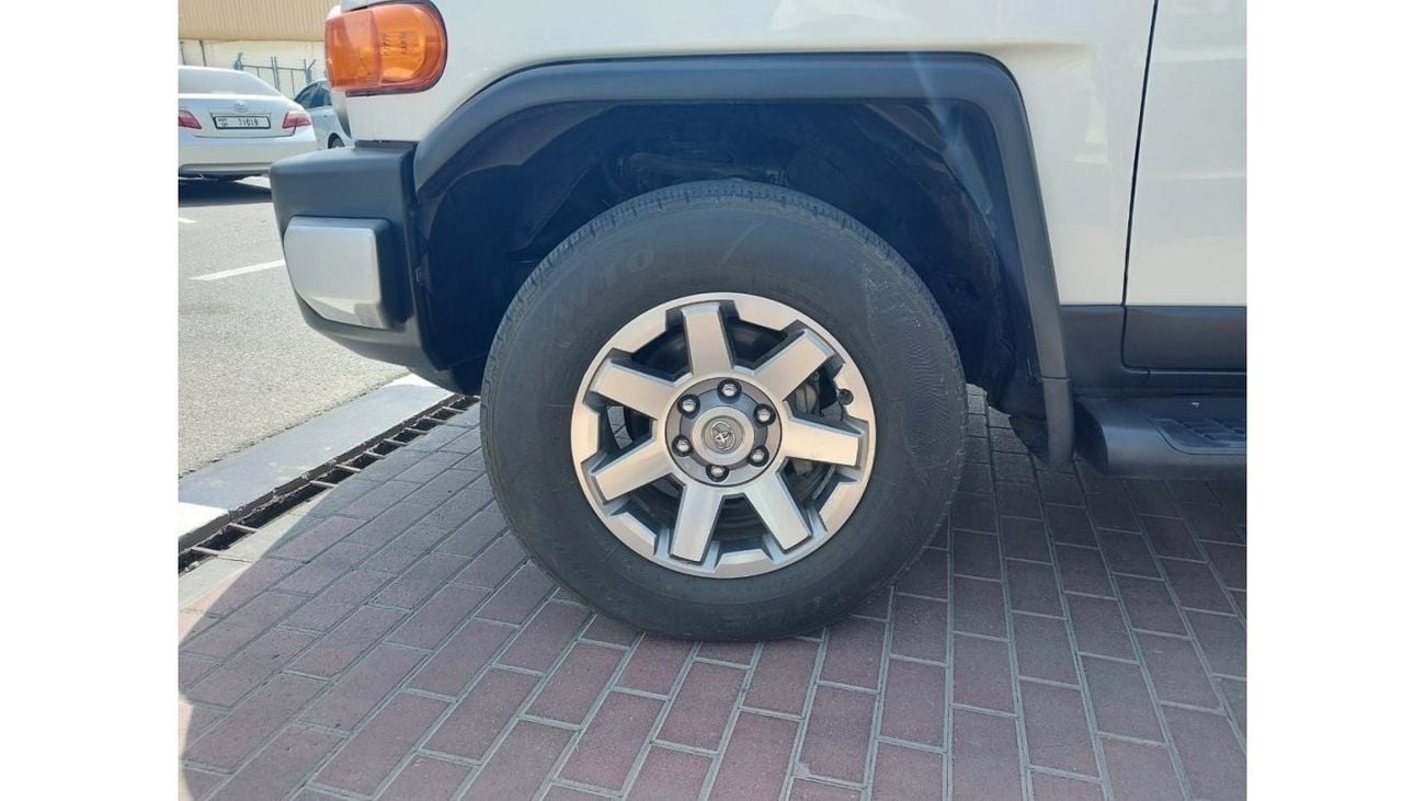 Toyota FJ Cruiser TOYOTA FJ CRUISER GXR WARRANTY FROM ALFUTTAIM