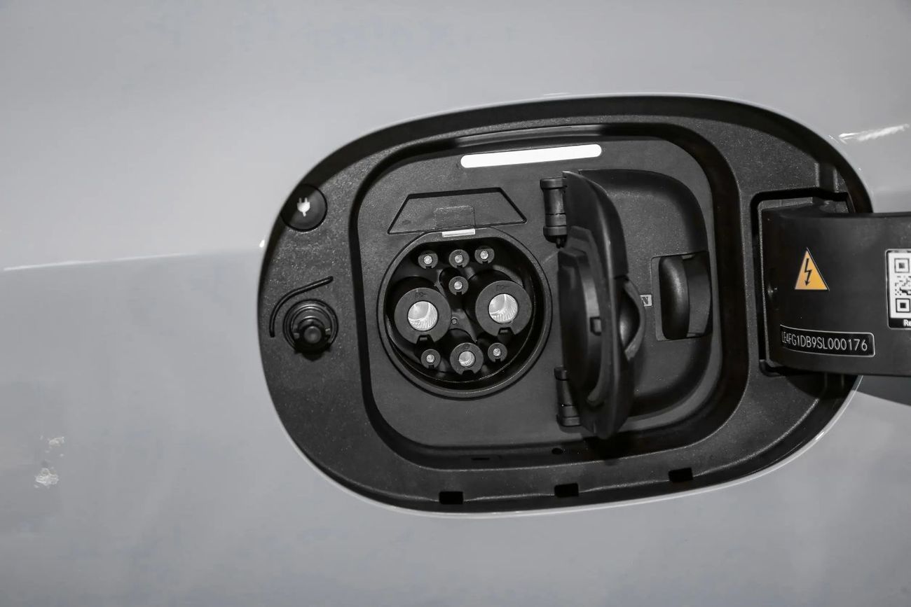 مرسيدس بنز سي إل إيه إي في 300 إل Extended Range Intelligent Driving Edition