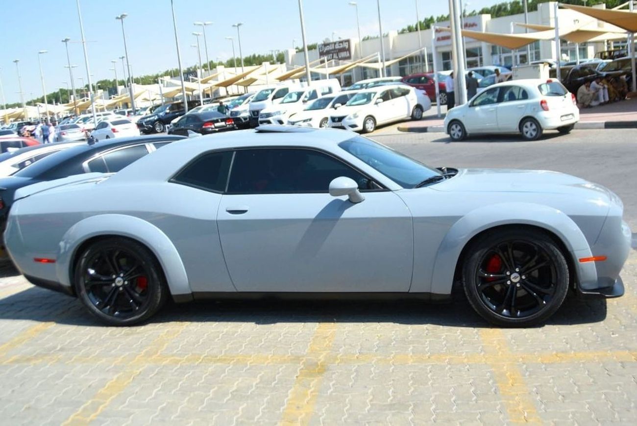 Dodge Challenger SXT Plus 3.6L