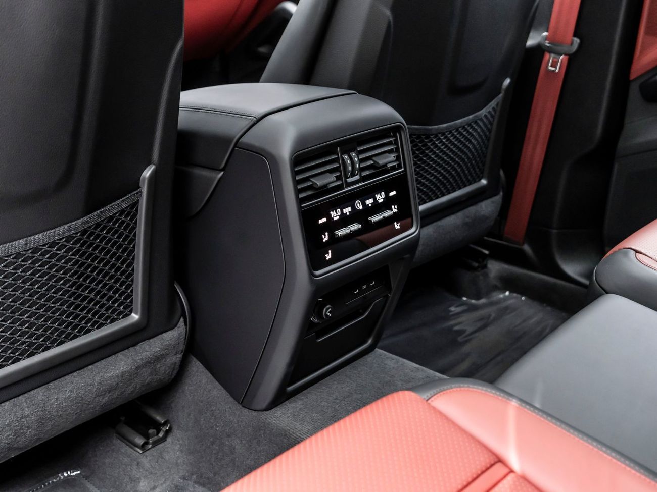 Porsche Cayenne Base Coupe 2024 Porsche Cayenne Coupe, January 2027 Porsche Warranty, Low KMs, GCC